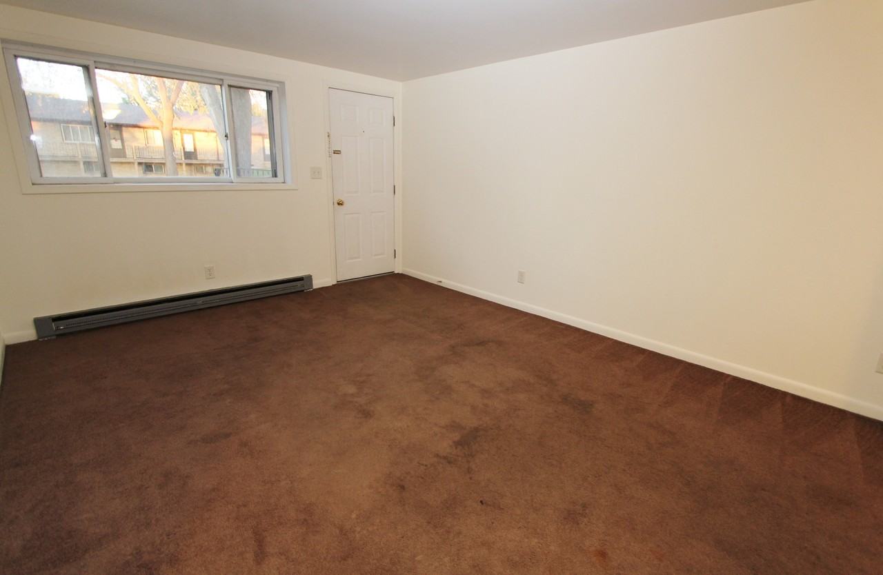 398-300 Maple Dr #15 - Photo 3 of 7