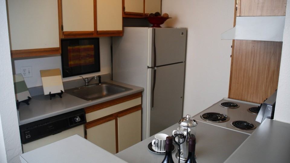 Aurora Green - Photo 2 of 15