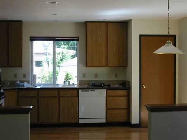 1140 Central St NE - Photo 3 of 9