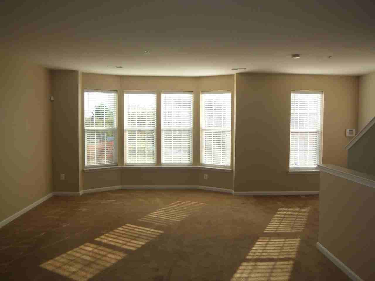 9520 Lee Ct - Photo 2 of 30