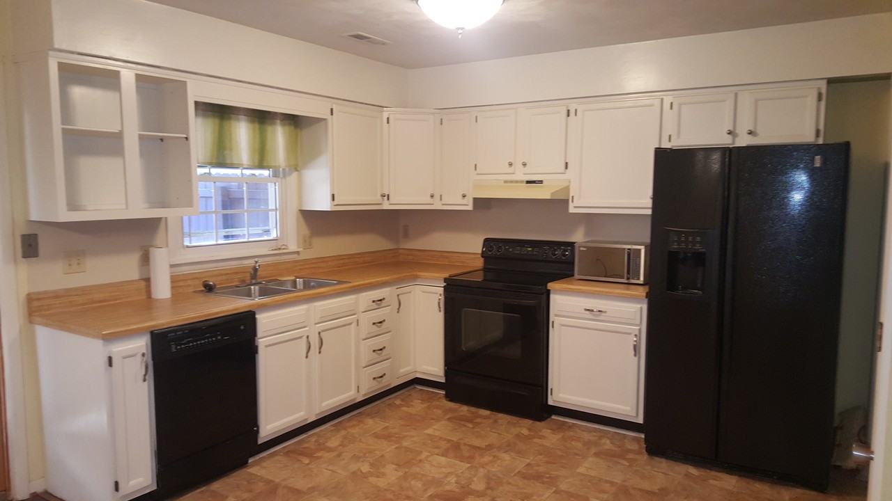 6013 Village Ln - Photo 2 of 10