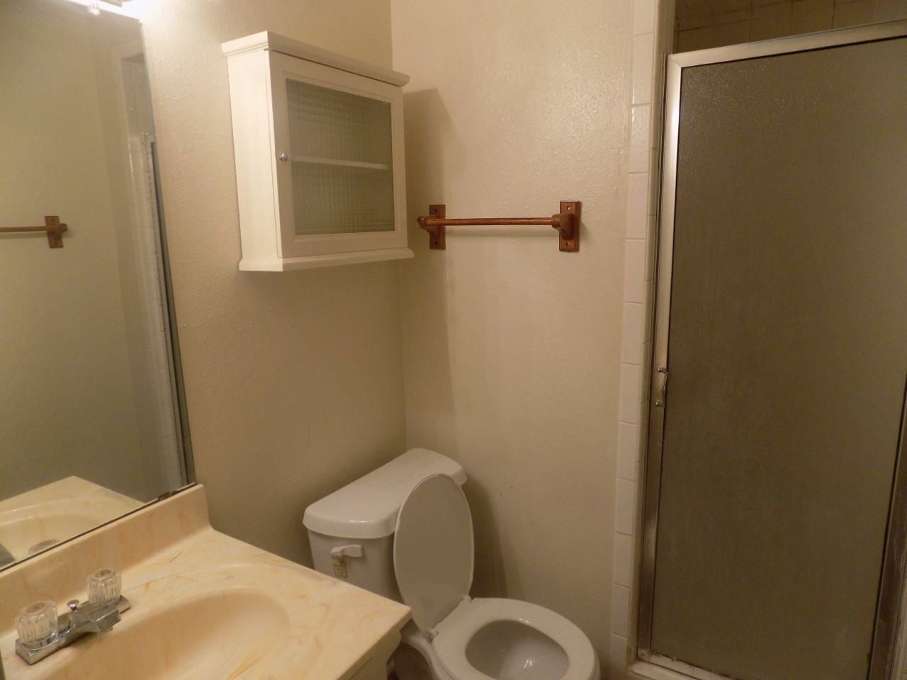 906 Clyde St - Photo 2 of 9