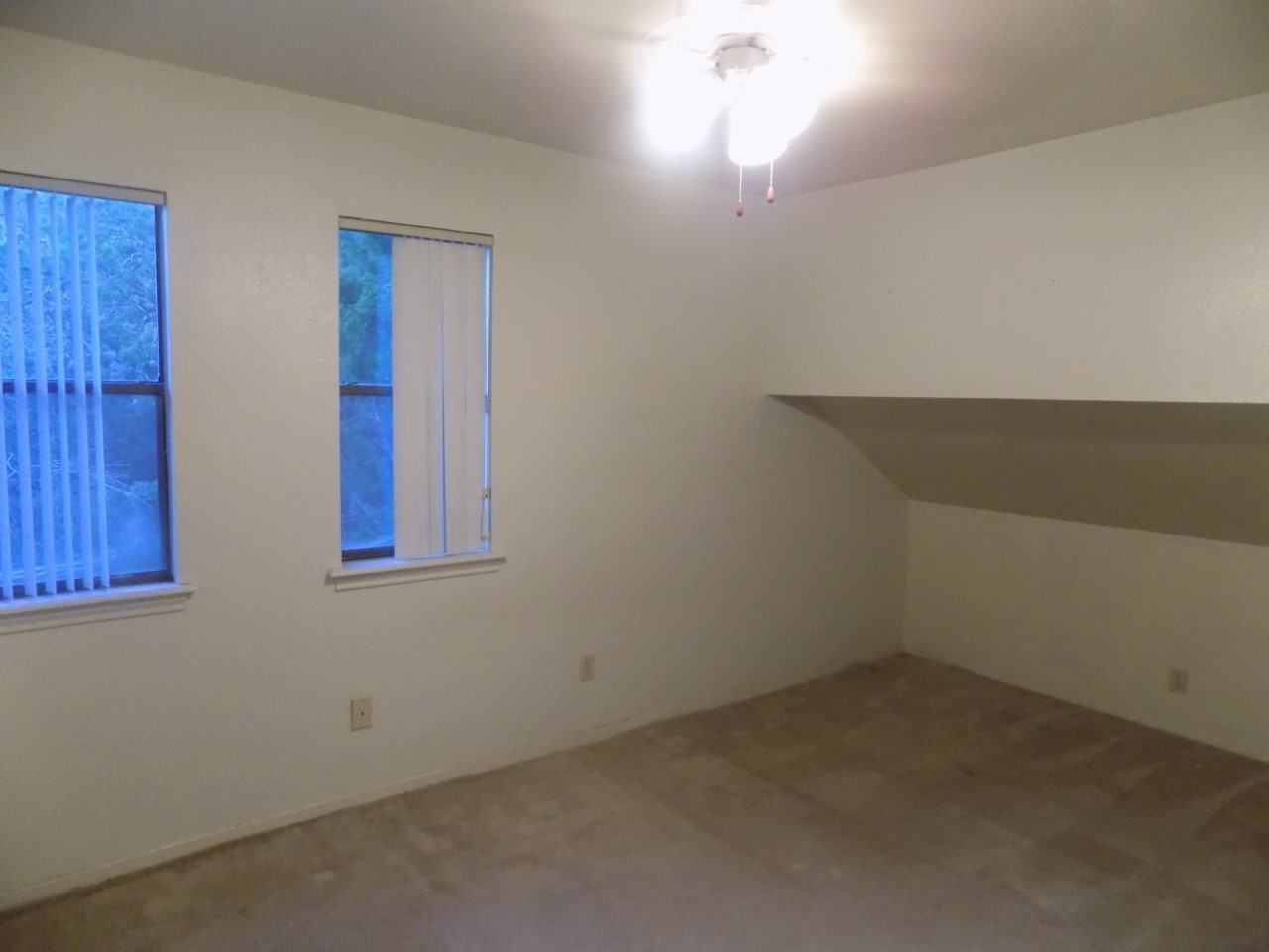 906 Clyde St - Photo 3 of 9