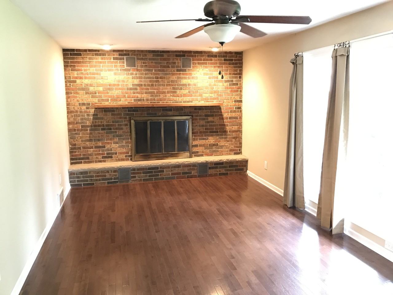 123 Kings Ct - Photo 3 of 19