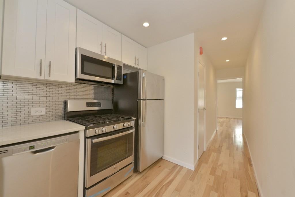 150 E Broadway #2B