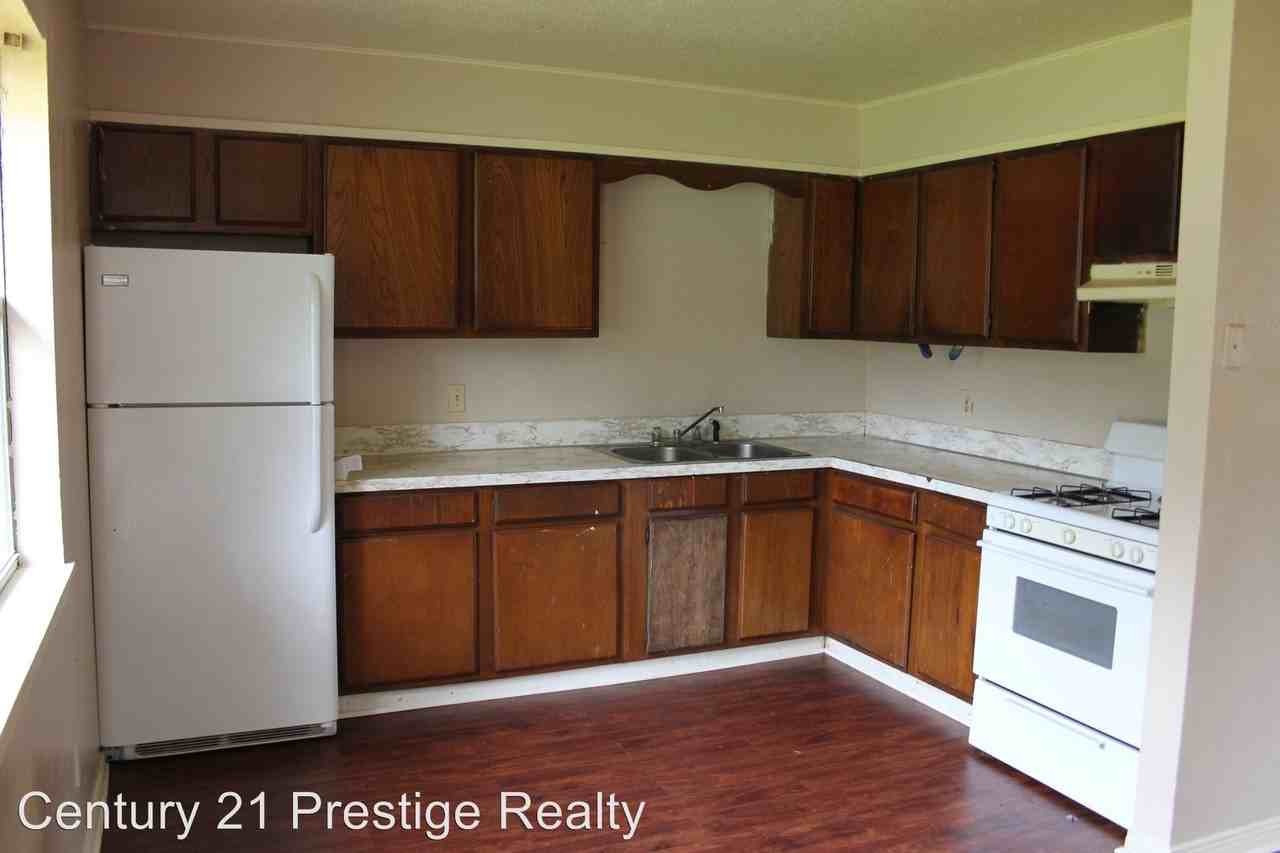 1320 Plummer Street - Photo 2 of 10