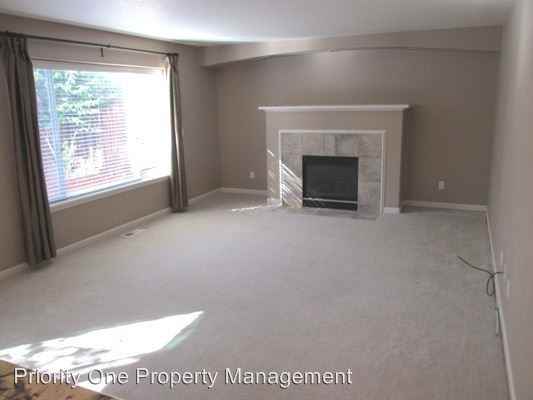 537 NE 64th Ct - Photo 3 of 20
