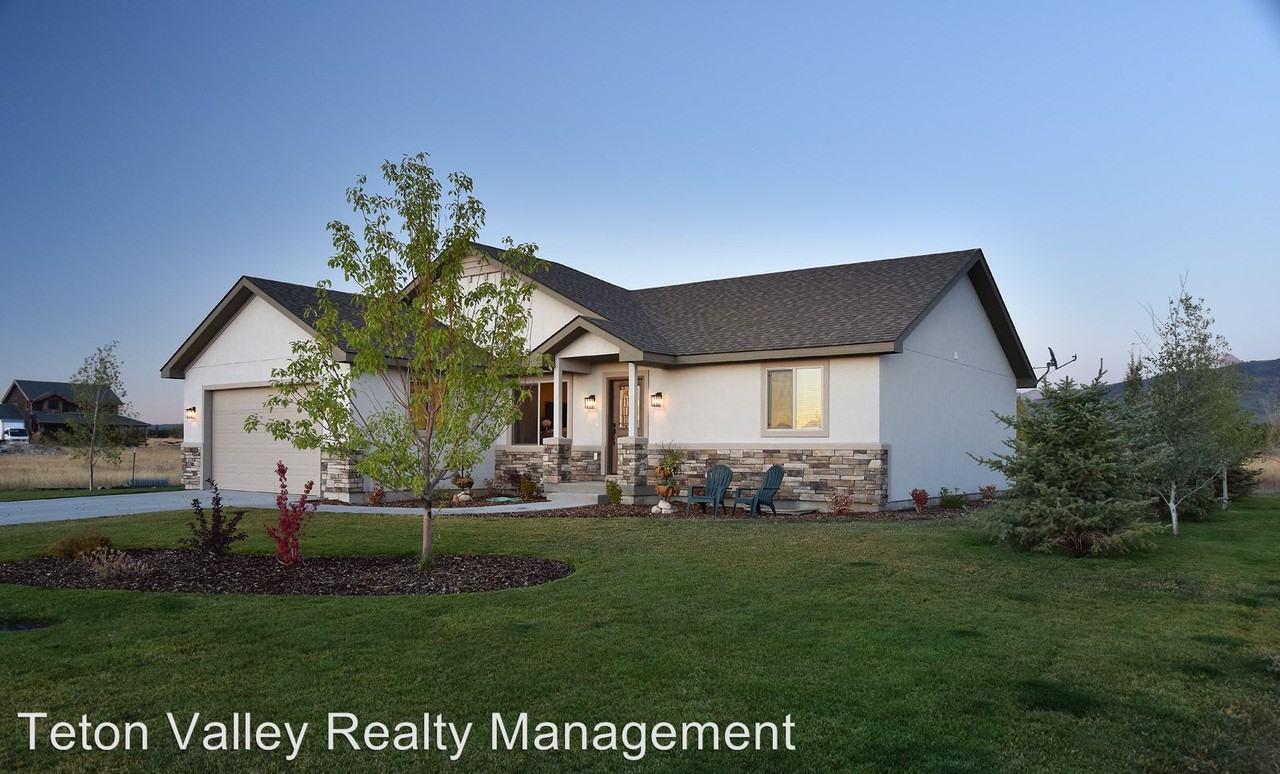 837 Dusty Trail - Photo 2 of 14