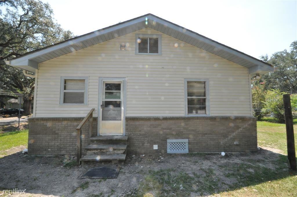 621 E 2nd St - Photo 2 of 9