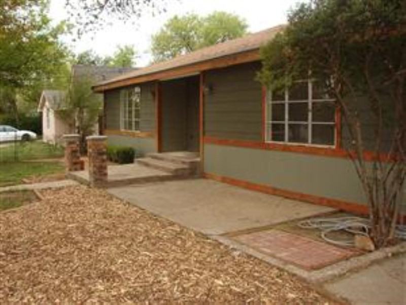 2525 Oakwood Terrace - Photo 2 of 12