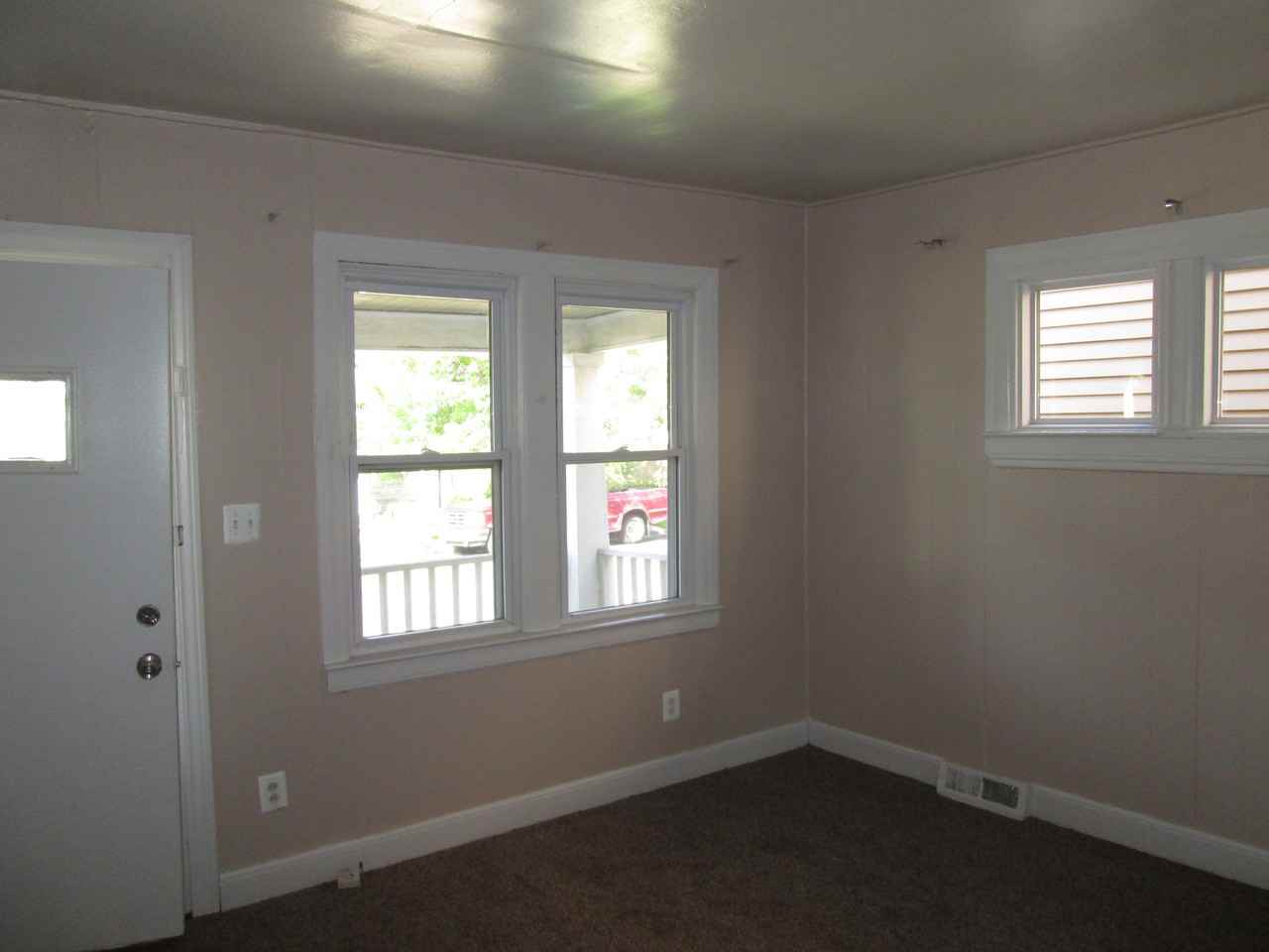 105 Abbott St - Photo 3 of 11