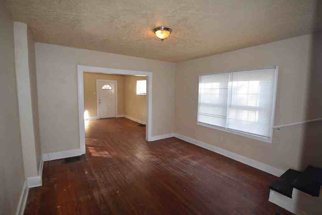 2829 E Vermont St - Photo 2 of 9