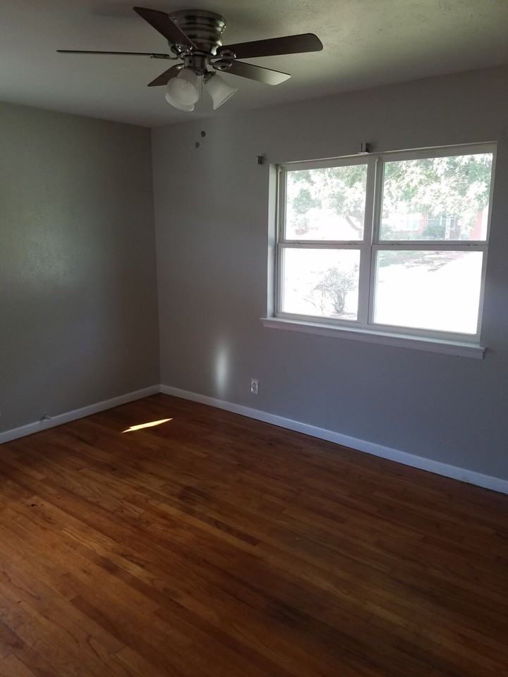 405 Vine St - Photo 3 of 14