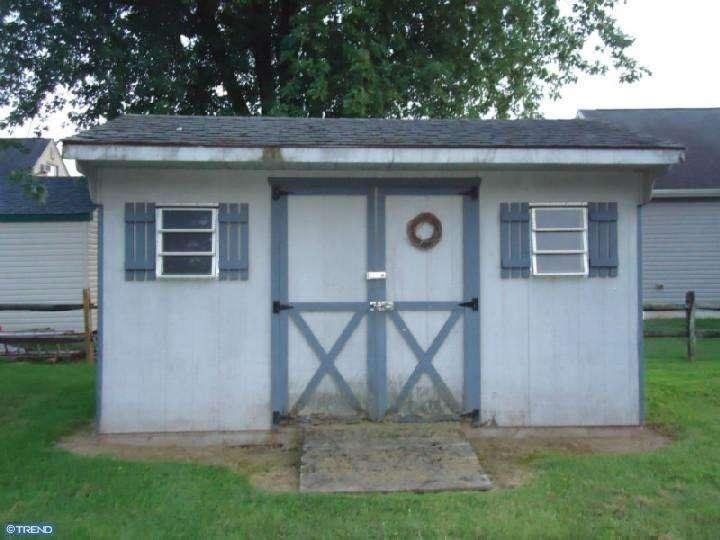 3 Pinewood Dr S - Photo 3 of 7