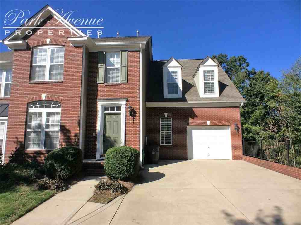 14411 Greenpoint Ln - Photo 2 of 32