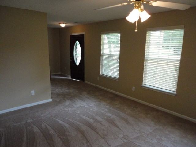 301 W Bushy Hill Dr - Photo 2 of 8