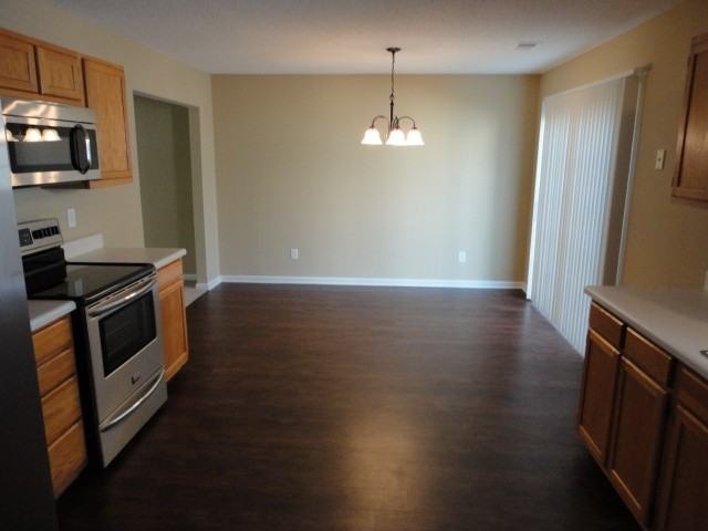 301 W Bushy Hill Dr - Photo 3 of 8