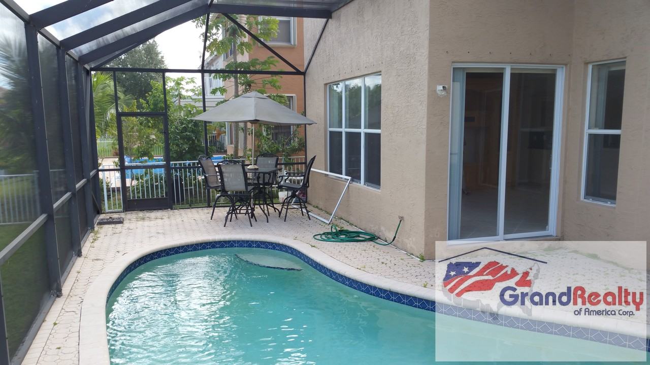 16389 SW 31 ST - Photo 3 of 10