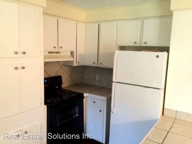 618 S Wheatley St - Photo 3 of 10