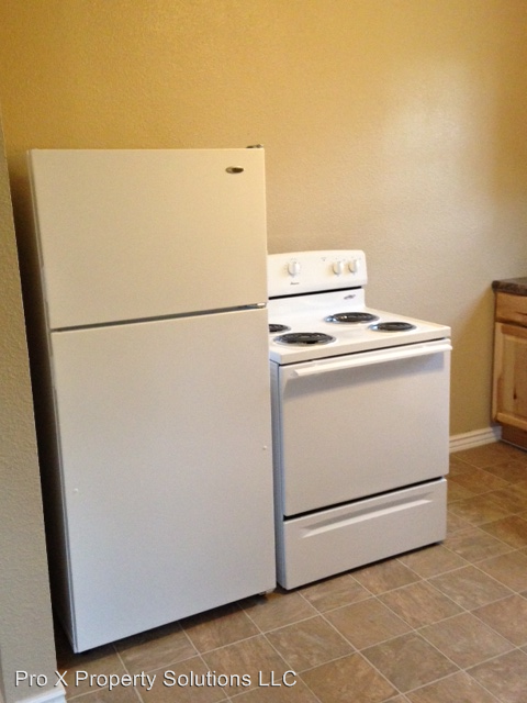 142 E 4th St - Photo 2 of 4