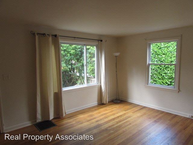 110 29th Ave E - Photo 2 of 11