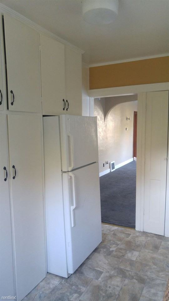 1041 Queen St - Photo 2 of 7