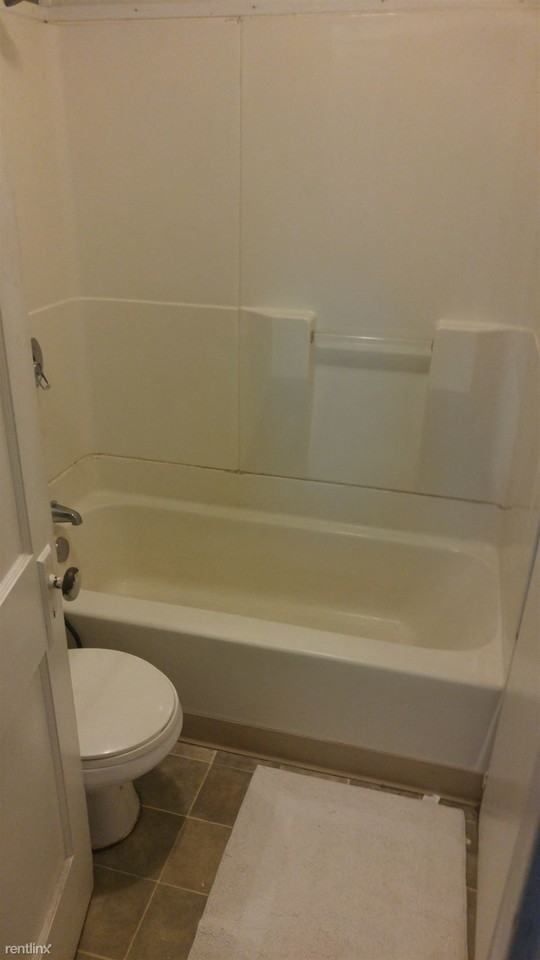 1041 Queen St - Photo 3 of 7