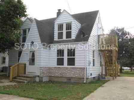 935 Lake St - Photo 2 of 26