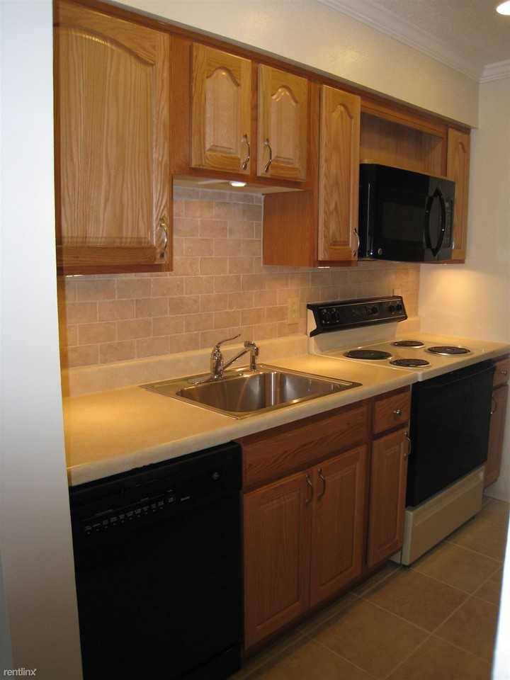 168 Oakbrook Commons - Photo 3 of 4