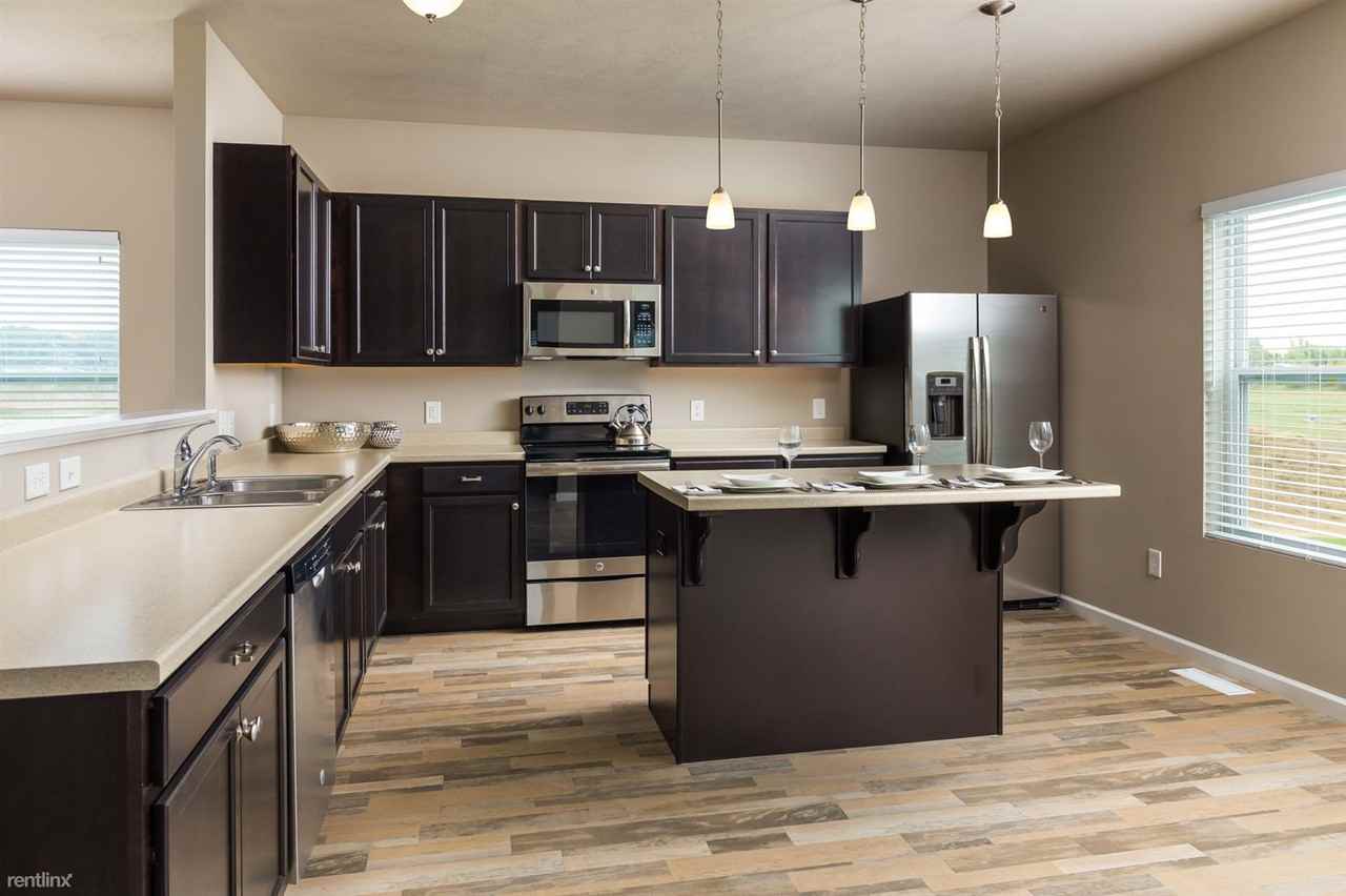 12921 Goldenrod Ct - Photo 3 of 20