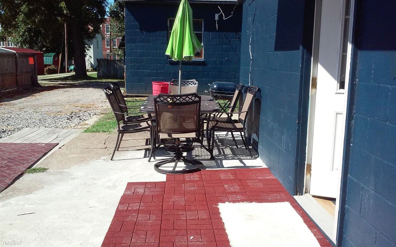 133 1st St - Photo 2 of 9