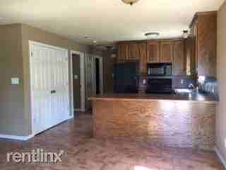215 E 37th St - Photo 2 of 8