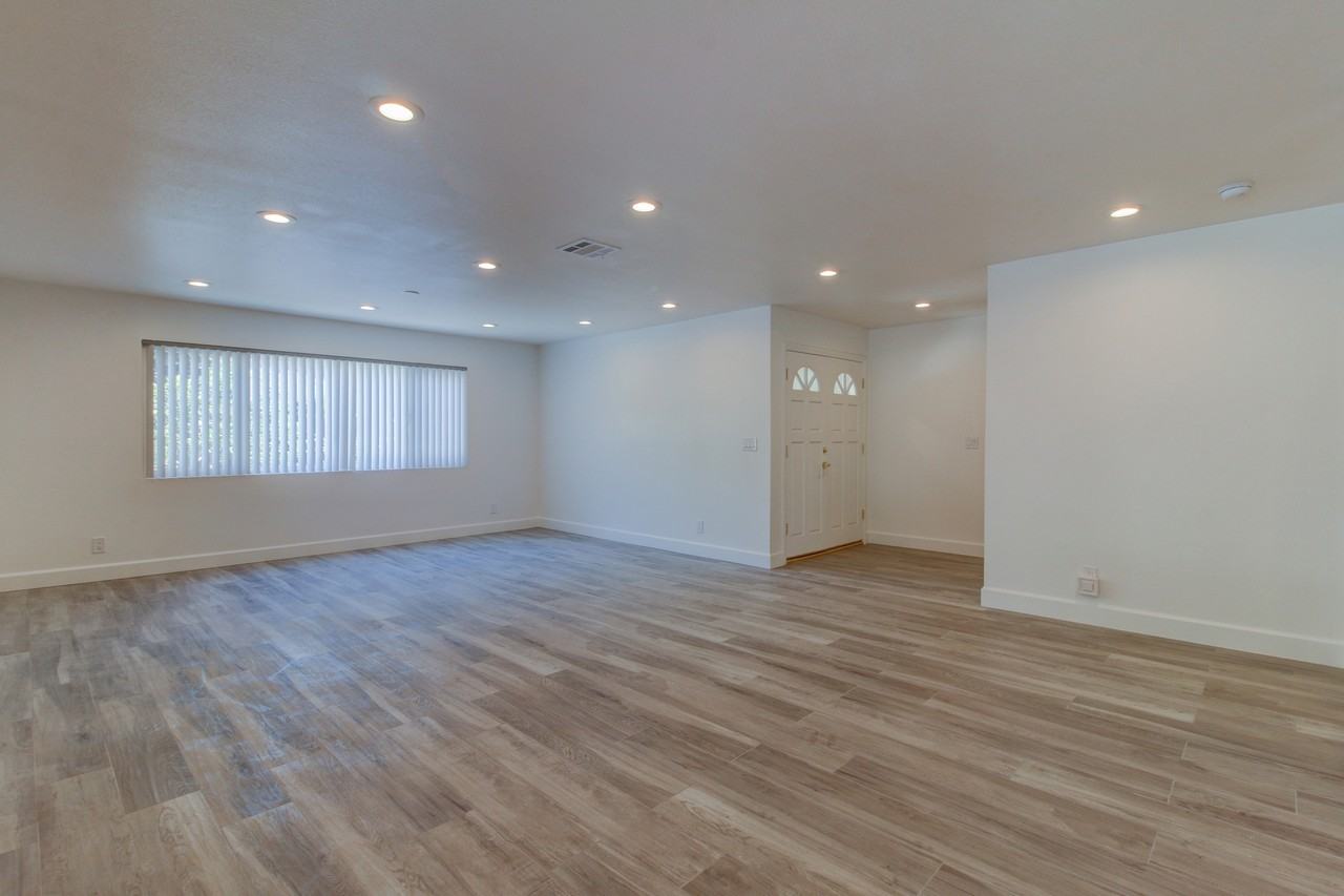 633 Aurora Dr - Photo 3 of 40