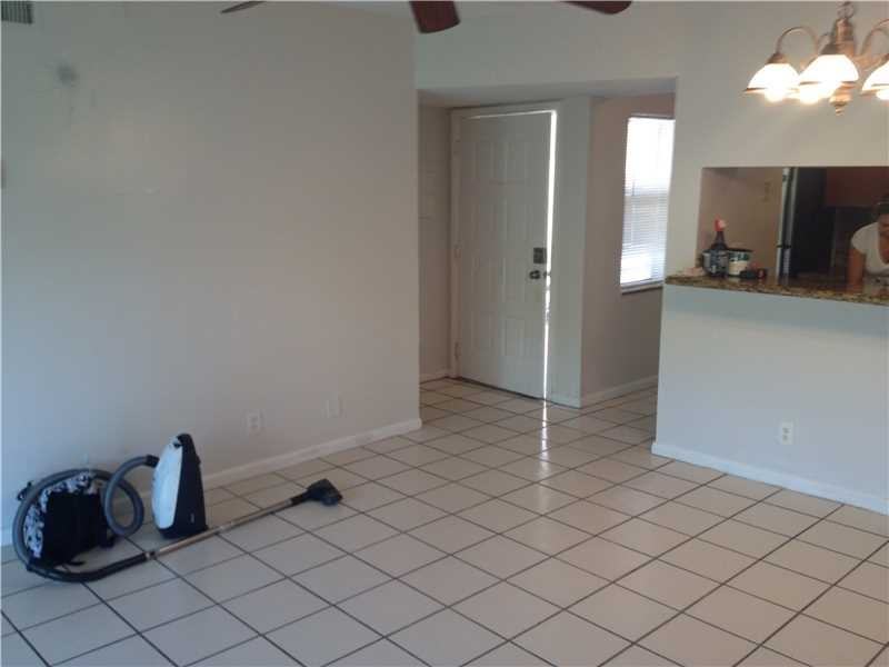 11571 NW 44th St - Photo 3 of 8