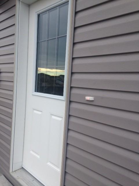 9806 89 St - Photo 2 of 36