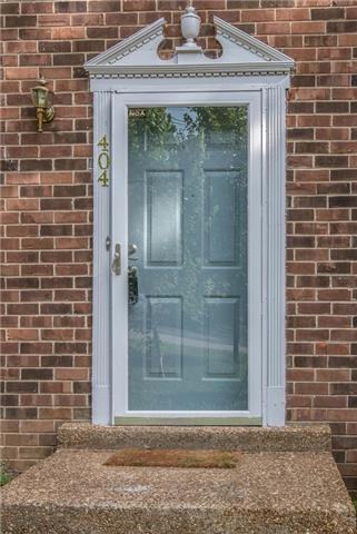 404 Woodsman Ct - Photo 2 of 20