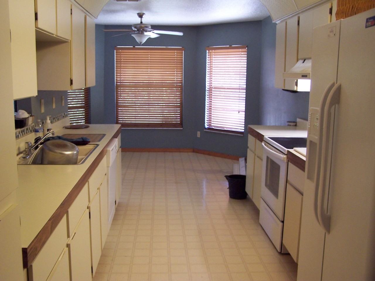 7711 Sylvan Dr - Photo 3 of 12