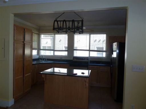 713 Arlington St - Photo 2 of 13