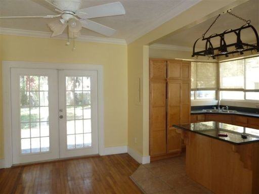 713 Arlington St - Photo 3 of 13