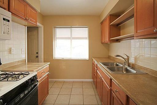 1325 Illinois Ave - Photo 2 of 22