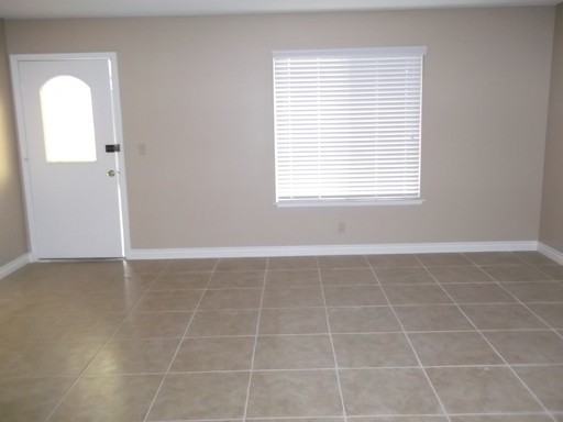 1486 Elizabeth Ave - Photo 3 of 8