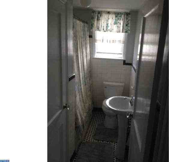 106 S Scott St - Photo 2 of 4