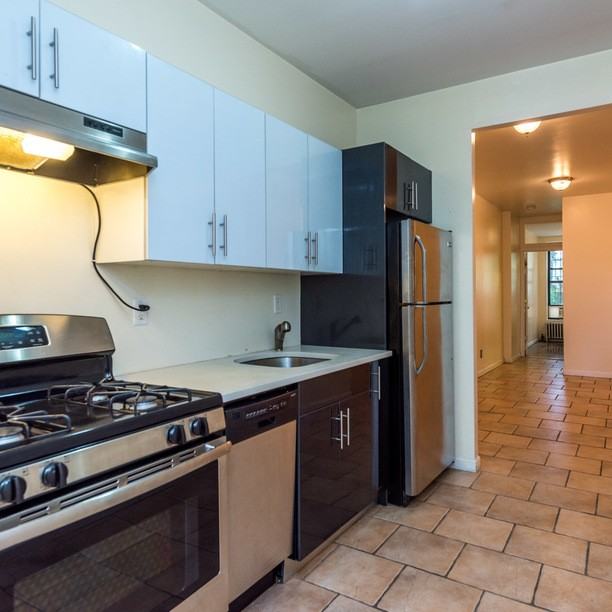 300 Jefferson Street #1LV - Photo 3 of 10