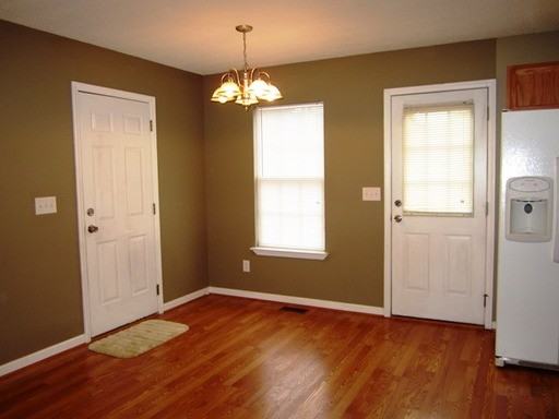 4243 Ashland Dr - Photo 3 of 15