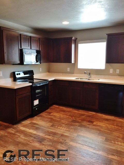 125 S 725 E - Photo 3 of 21