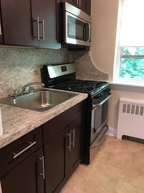 496 Howard Ave #1B - Photo 2 of 21