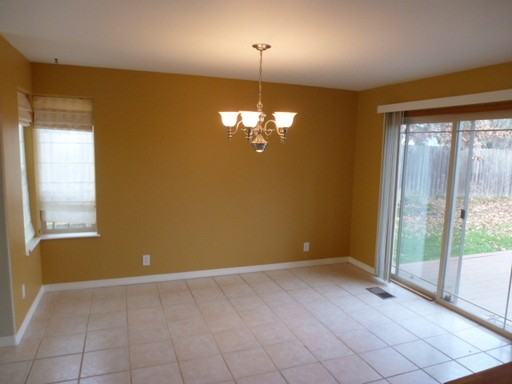 485 SE Davis St - Photo 2 of 7