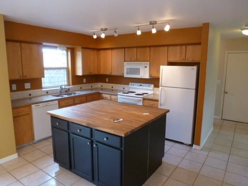 485 SE Davis St - Photo 3 of 7