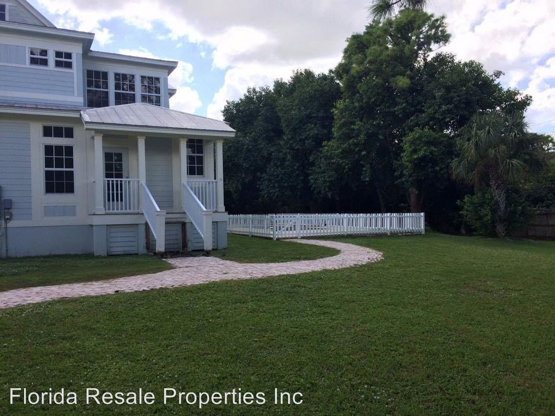 7252 Lake Dr - Photo 2 of 28