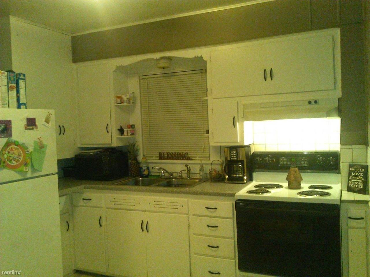 450 Marshall St - Photo 3 of 6